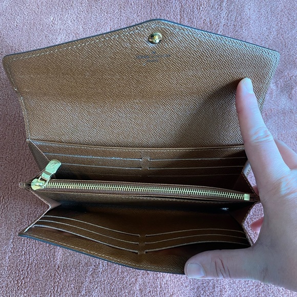 Louis Vuitton Authentic Monogram Sarah Wallet - Picture 4 of 9